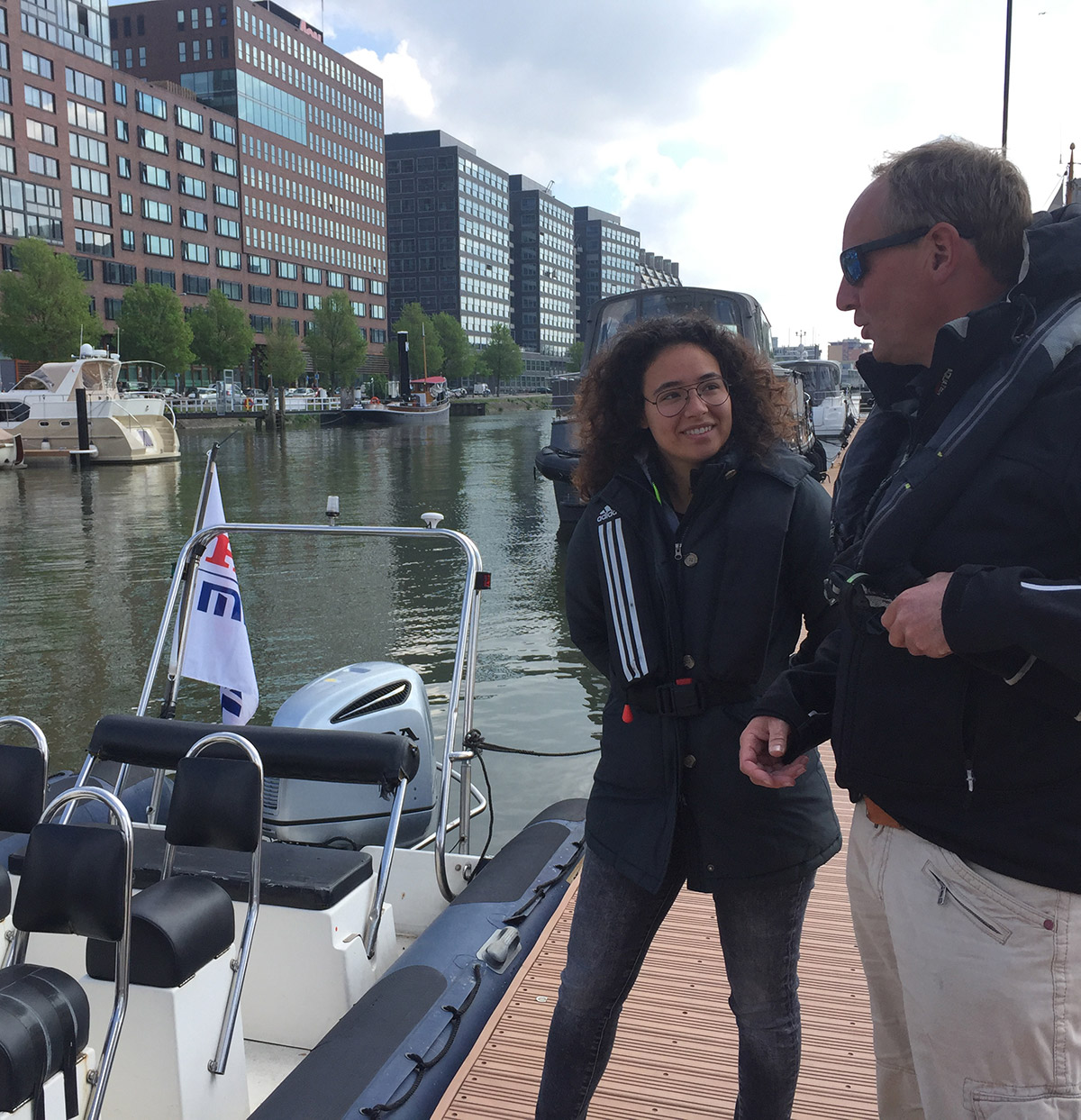 Snelvaren met een Rib  op de Maas Rotterdam