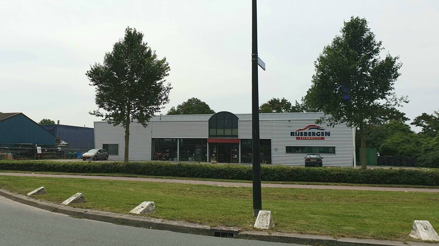 Pand Rijsbergen Automotive op Lagedijk Schagen