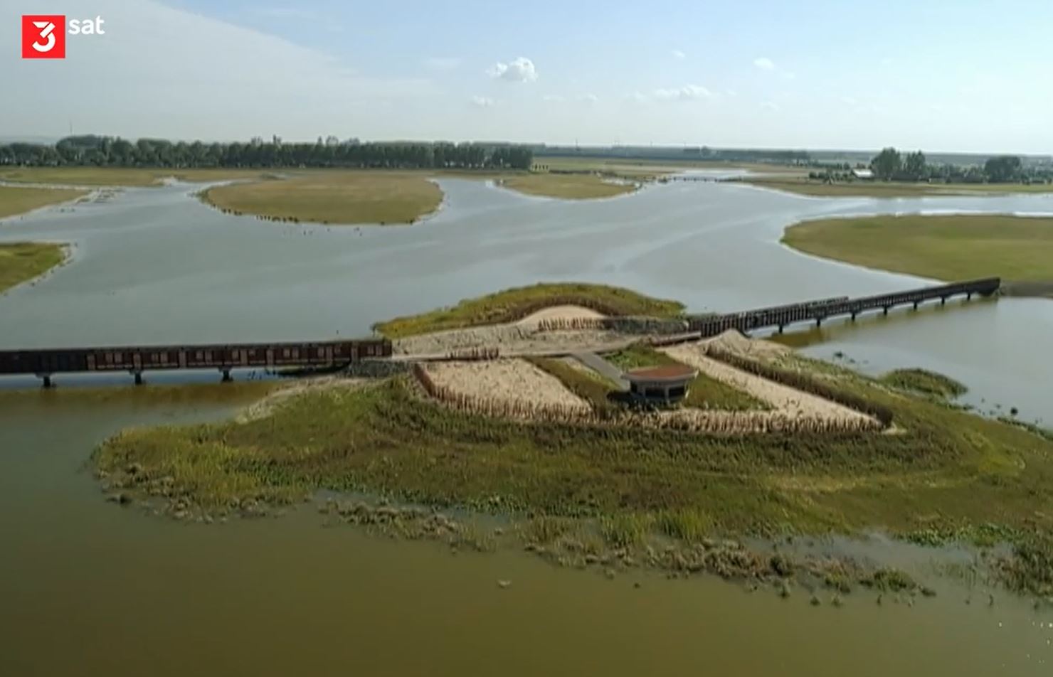 Luchtfoto van waterdunen bij Duitse zender 3sat