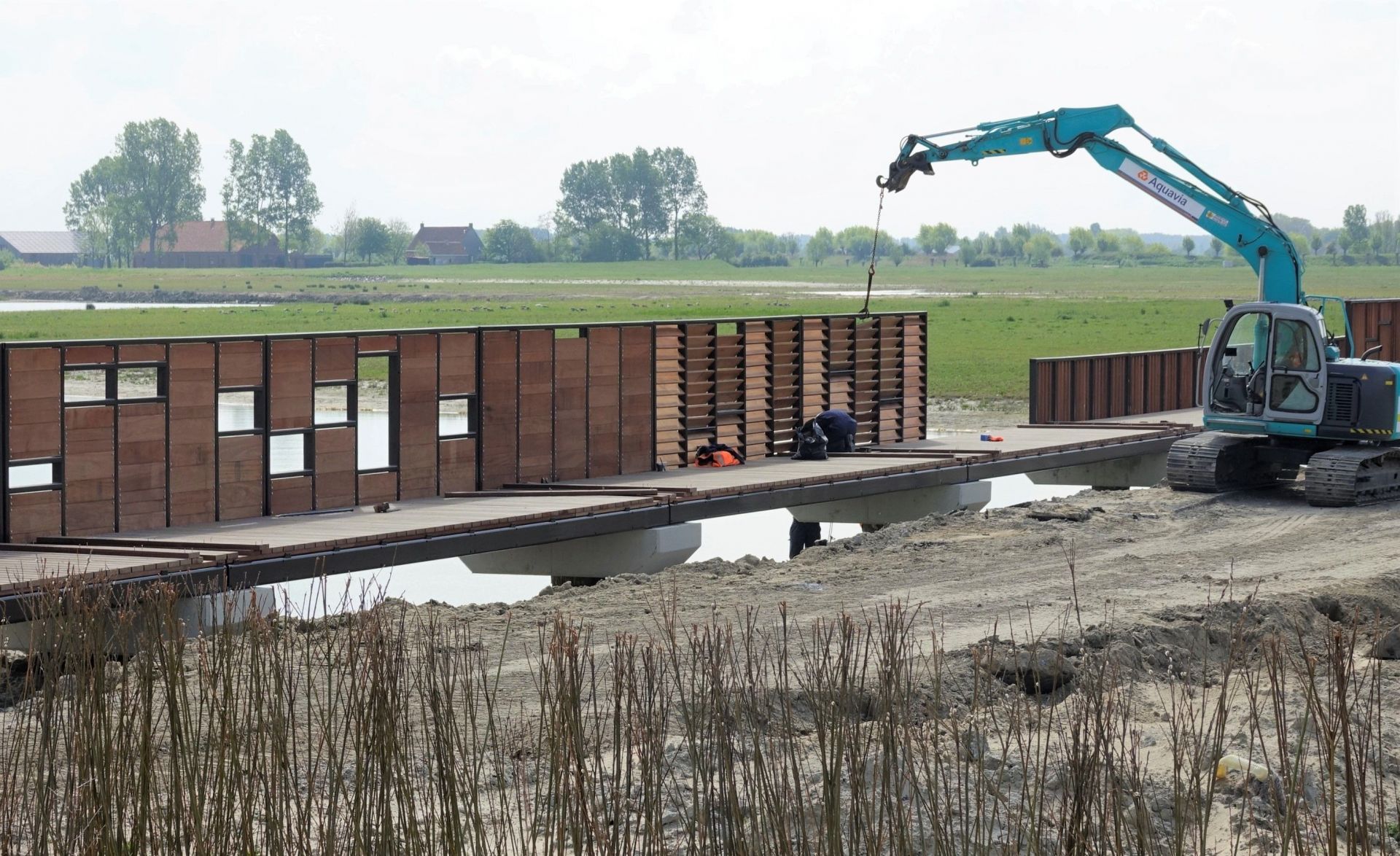 Aanleg brug middenpad