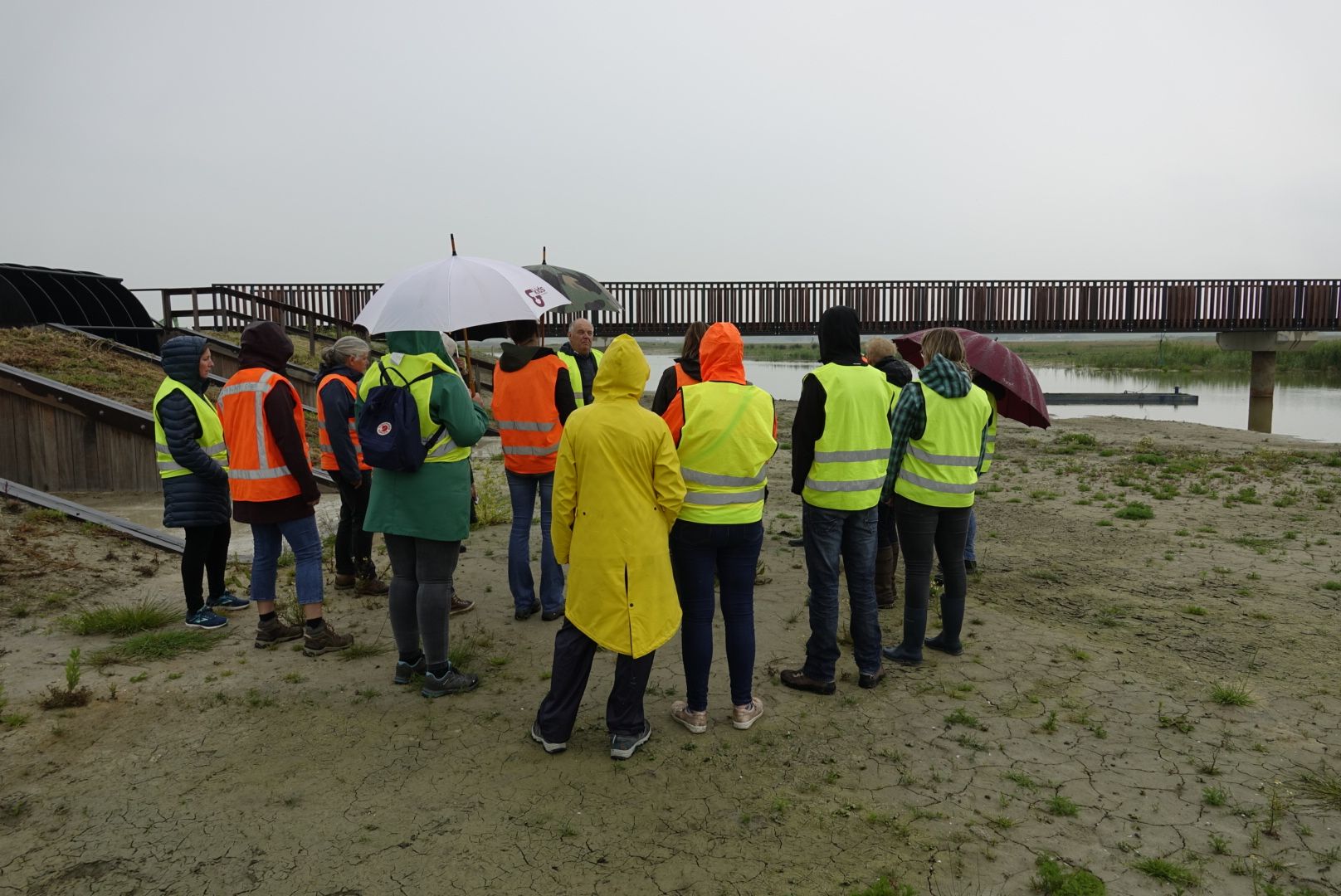 Excursie van gastheren door Waterdunen